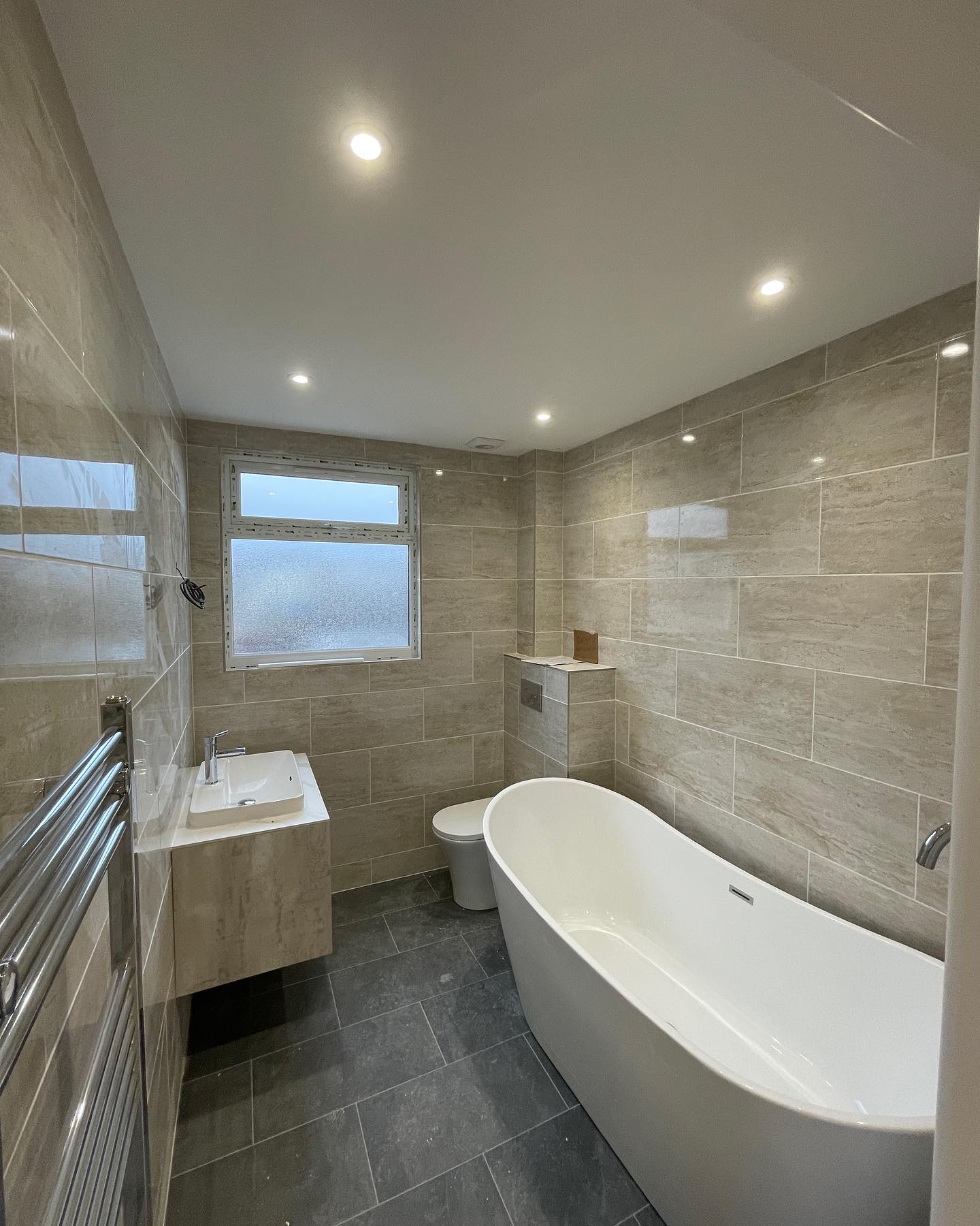 Bathroom with a freshly painted ceiling in Dulux Diamond Matt